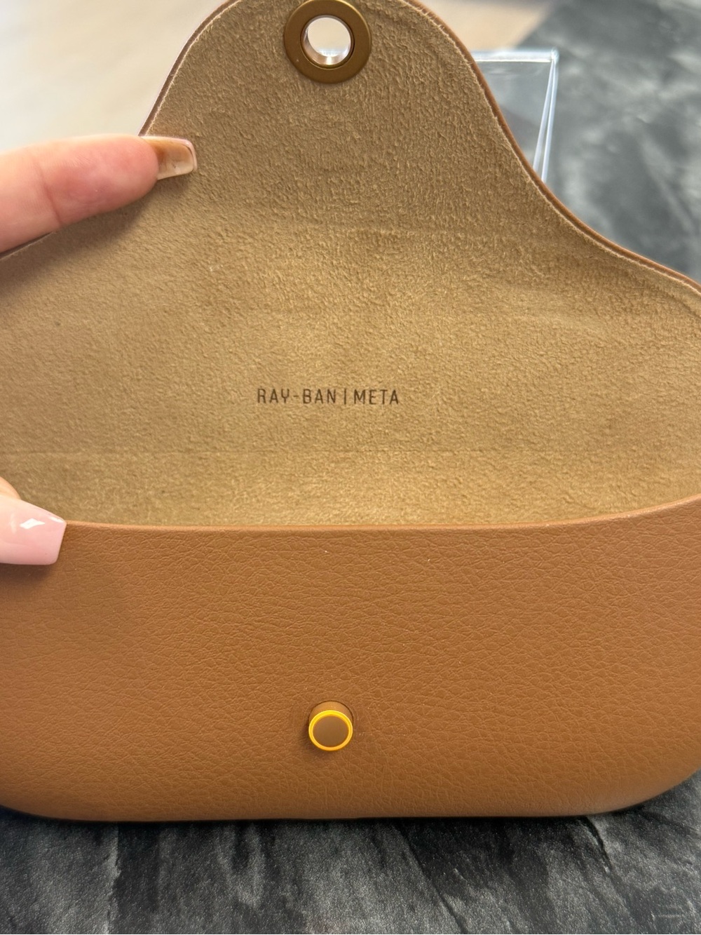 Ray-Ban Meta Charging Case -Brown Sunglasses - Picture 5 of 8